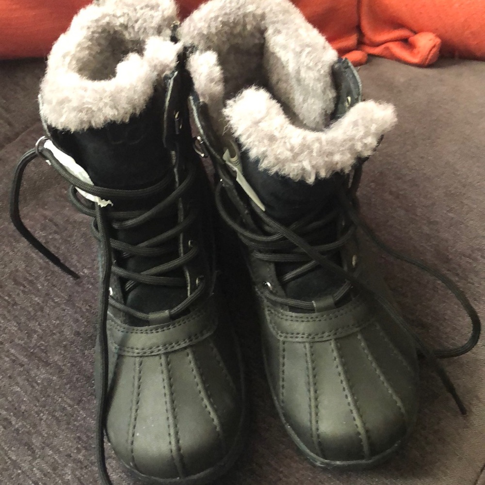 It’s NWOT ugg snow boots